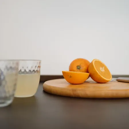 Guesthost - Modern Escape With Pool & Sunny Terrace דירה *