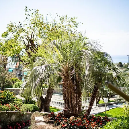 Guesthost - Modern Escape With Pool & Sunny Terrace דירה