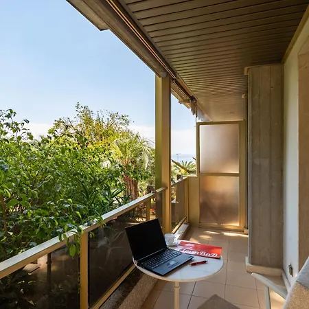 Guesthost - Modern Escape With Pool & Sunny Terrace Appartement San Remo