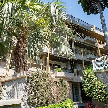 Guesthost - Modern Escape With Pool & Sunny Terrace Appartement San Remo